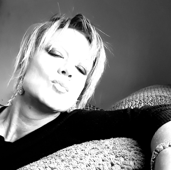 Meet your Posher, Stacey - Picture 1 of 1